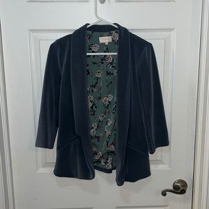 Three quarter sleeve blazer